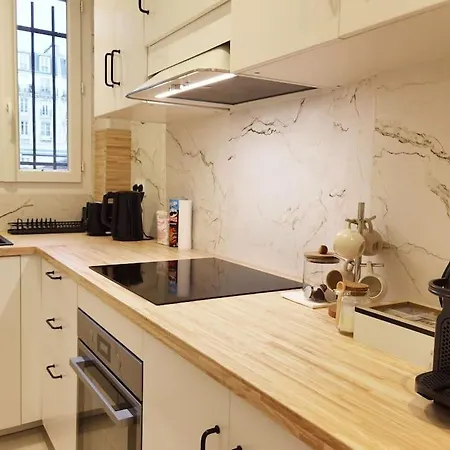 Ins Style 2 Bdrs In 15arr Cente 1mins To Metro N15-128 *