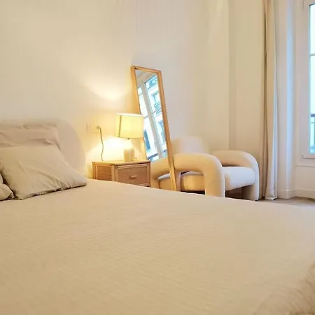 Ins Style 2 Bdrs In 15arr Cente 1mins To Metro N15-128 *